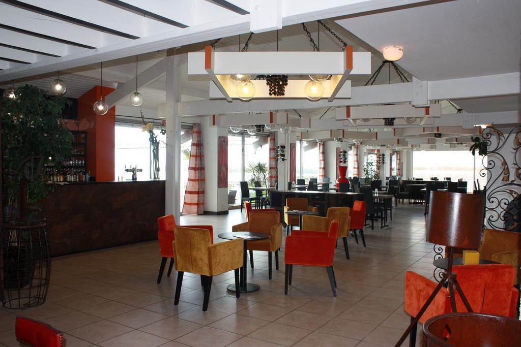 Logis Hotel Restaurant La Citadelle Бле Екстериор снимка