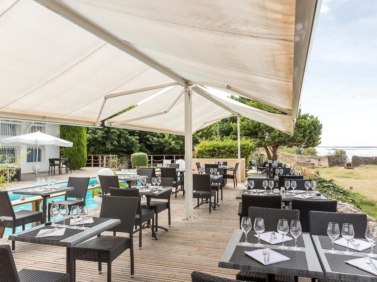 Logis Hotel Restaurant La Citadelle Бле Екстериор снимка